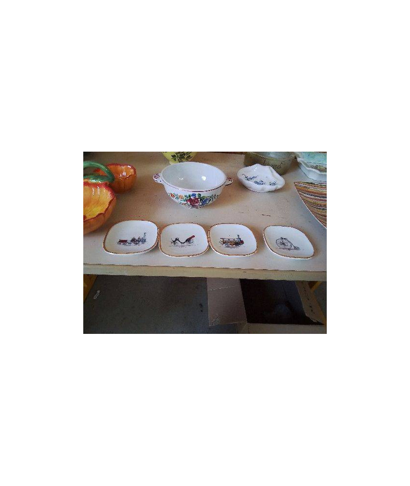 LOT DE 4 PETITES COUPELLES 