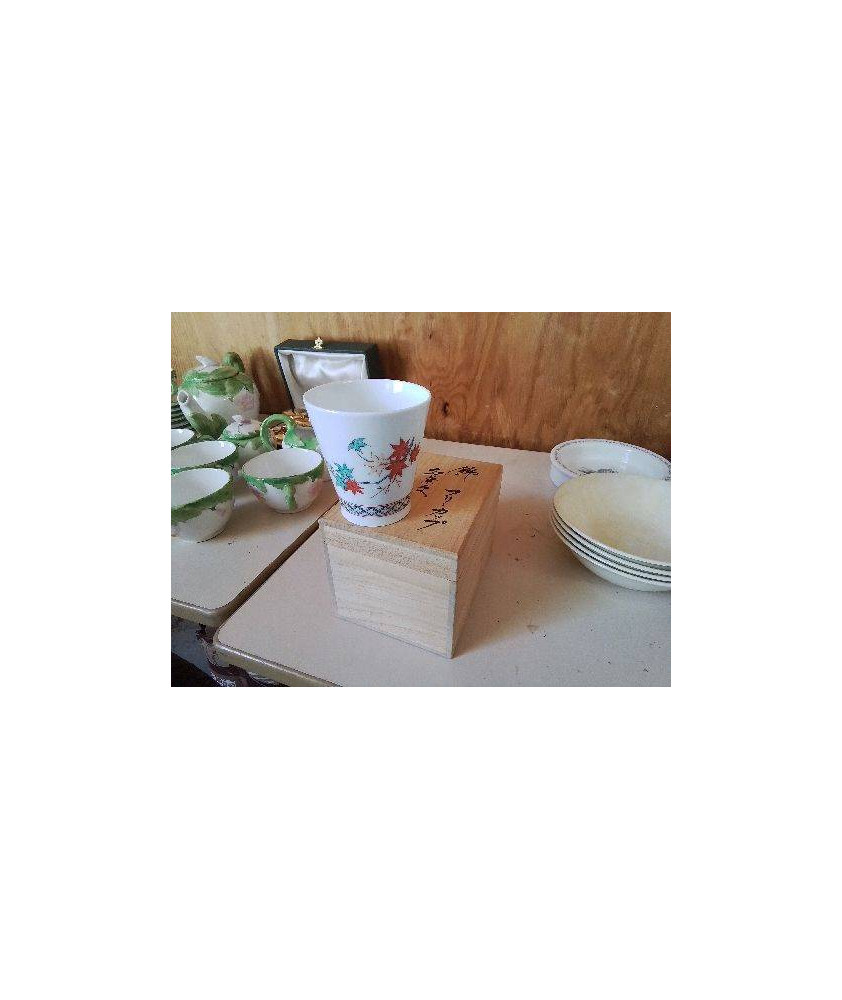 TASSE PORCELAINE JAPONNAISE AVEC SA BOITE 
