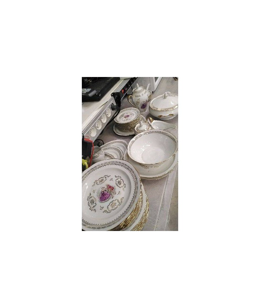 SERVICE DE TABLE PORCELAINE  (EN L’ETAT)!
