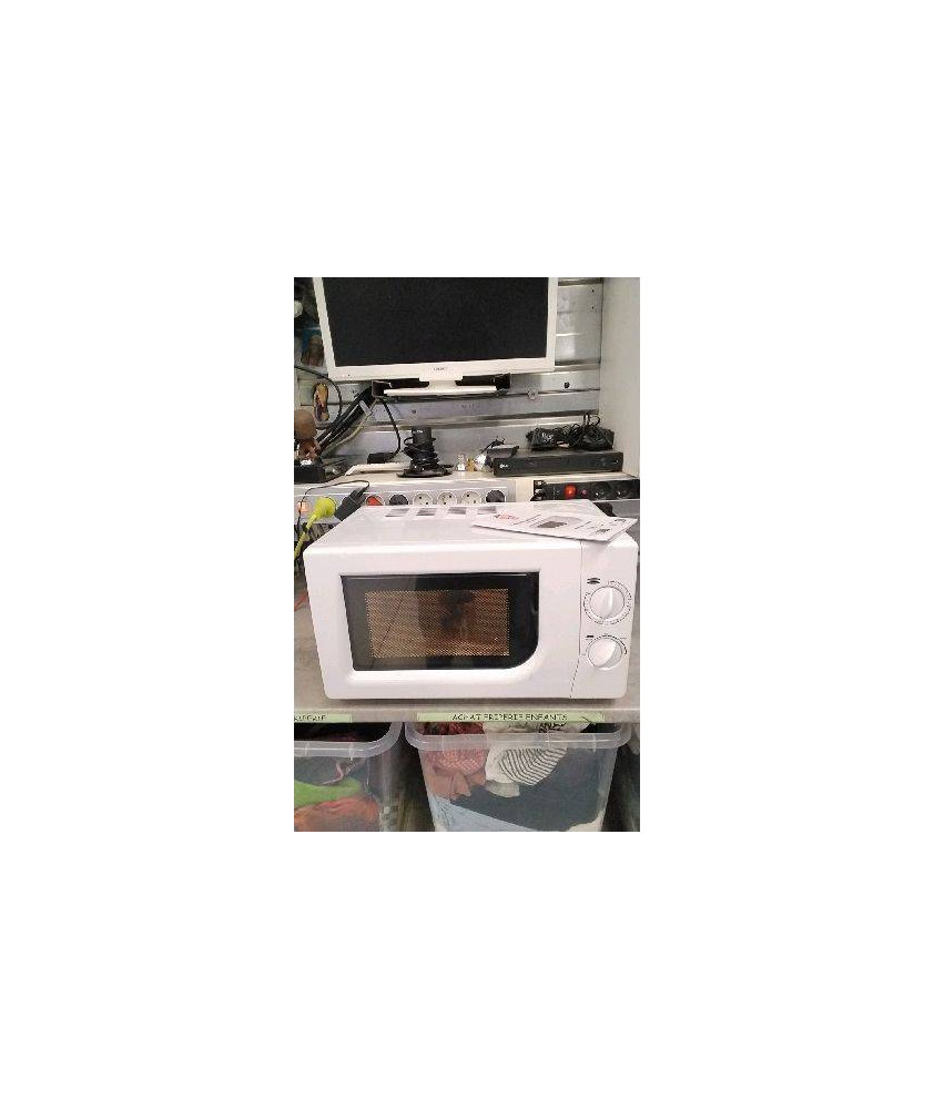 MICRO ONDES TOP BUDGET / 700W
