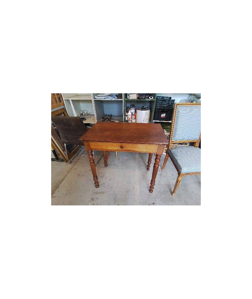 PETITE BUREAU 