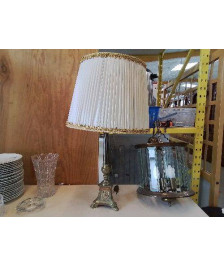 GRANDE LAMPE SUR PIED EN LAITON 