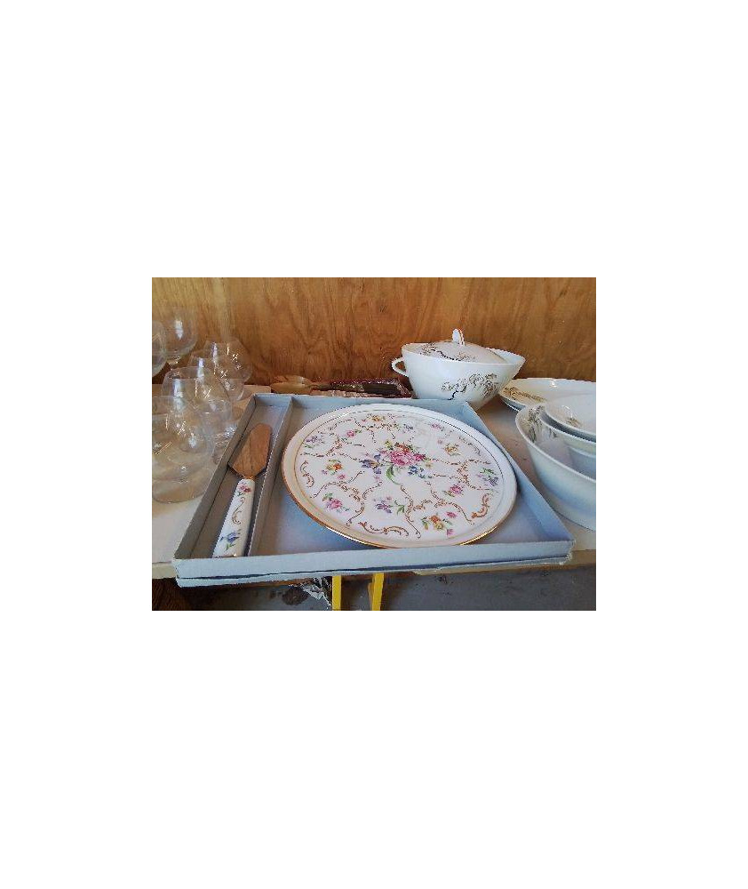 COFFRET GRAND PLAT EN PORCELAINE AVEC SON COUTEAU 
