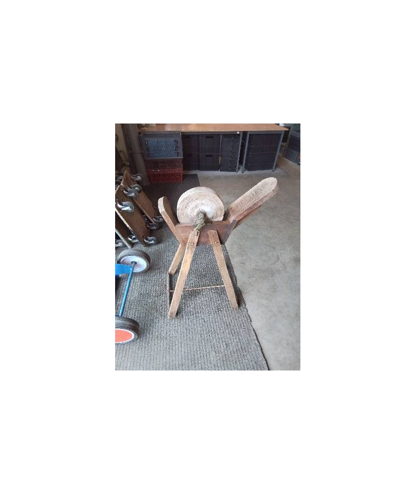MEULE A EAU SUR PIED BOIS XXE