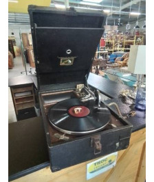 GRAMOPHONE DE VOYAGE LA VOIX DE SON MAITRE AVEC 55 DISQUES