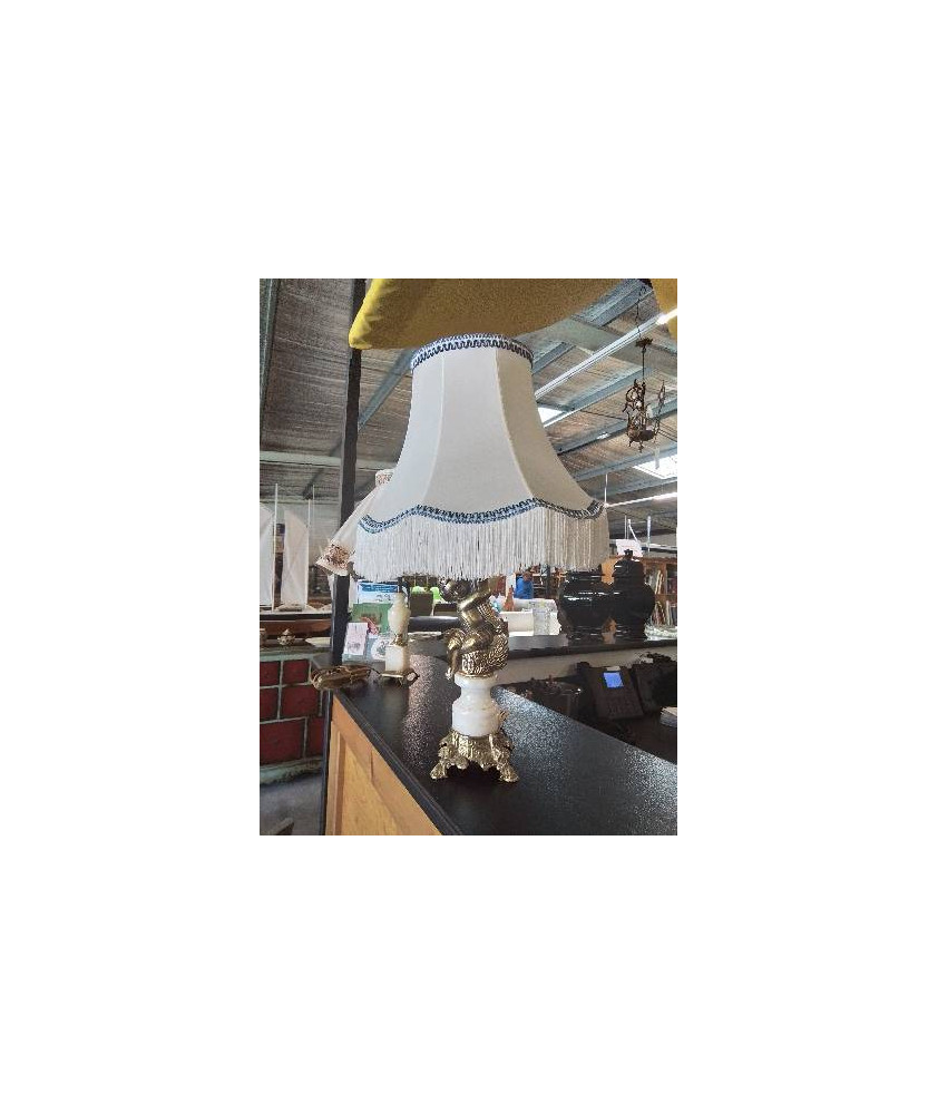 LAMPE ALBATRE ET MÉTAL DORÉ AU CHÉRUBIN AJ  RANGE