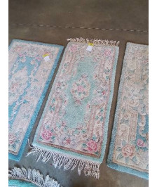 TAPIS LAINE FAIT MAIN BLEU RISE ECRU A FLEURS 120X60CM