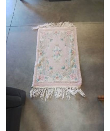 TAPIS LAINE FAIT MAIN ROSE BLEU ECRU 94X60CM
