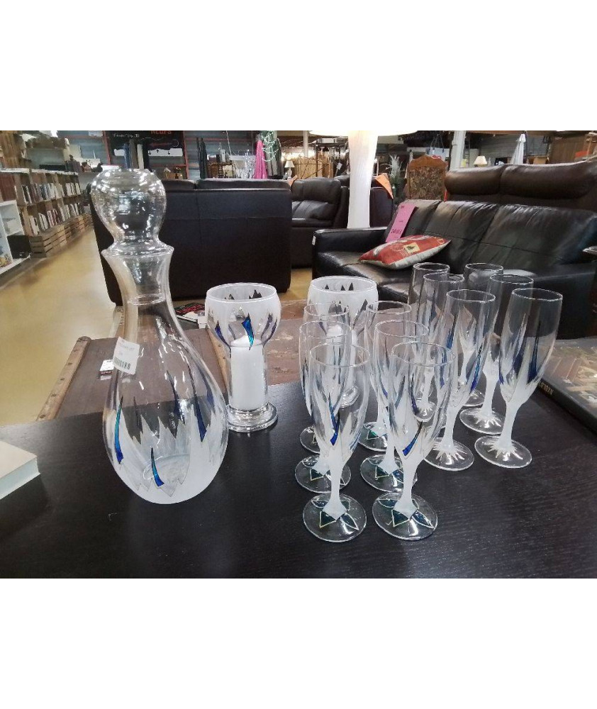 FLUTES & CARAFE LOT