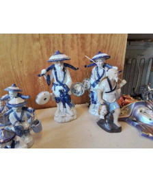 FIGURINE EN PORCELAINE 