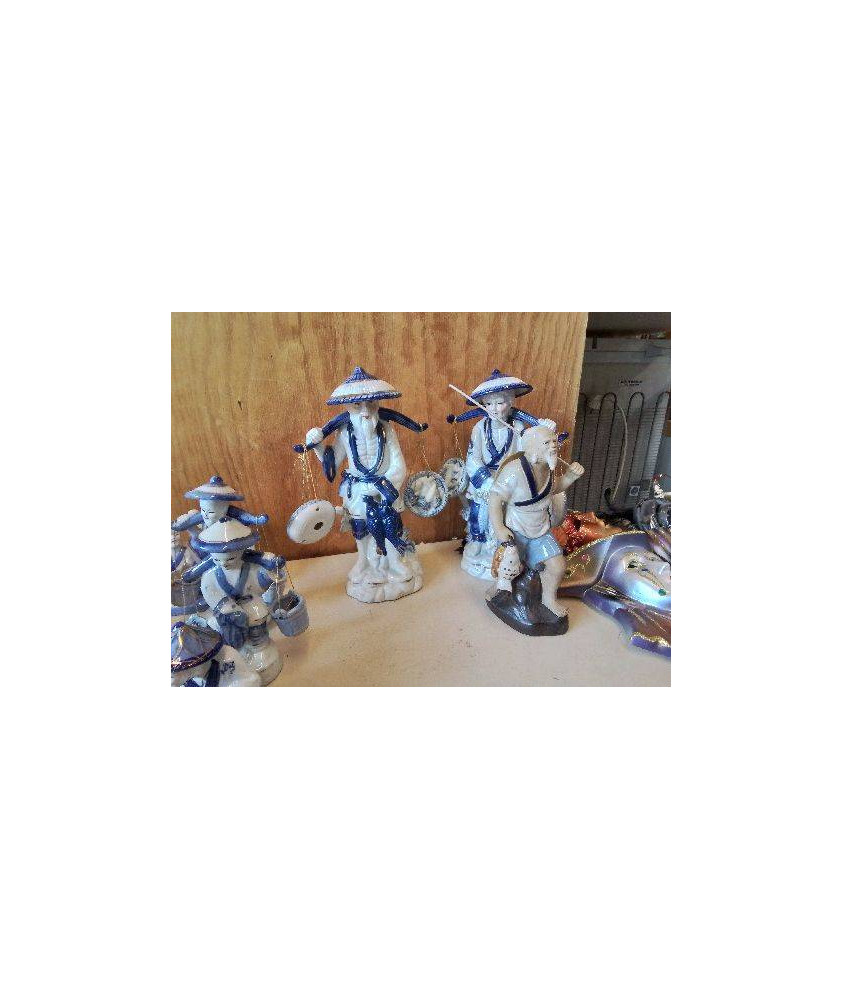 FIGURINE EN PORCELAINE 