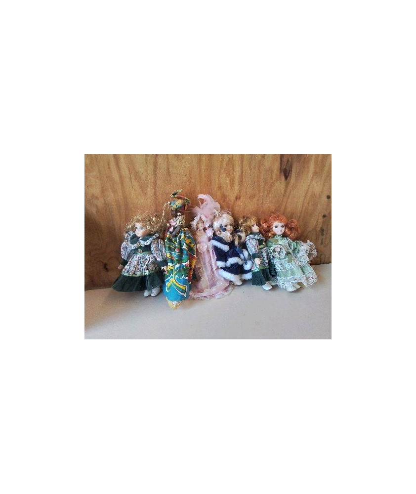 POUPÉE DE PORCELAINE 