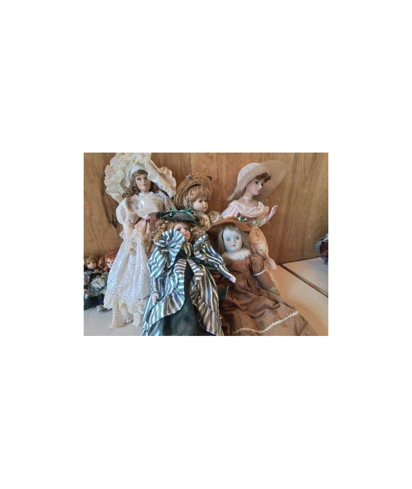 POUPÉE DE PORCELAINE 