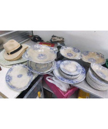 ASSIETTES ANCIENNES SARREGUEMINES+ PLATS EN LETAT 