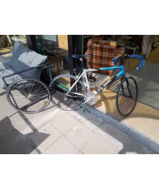 VELO DE COURSE + UNE ROUE DE RECHANGE 