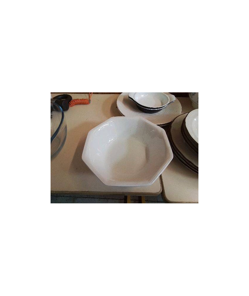 SALADIER OCTOGONALE EN PORCELAINE 