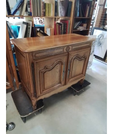 BUFFET 2 PORTES BOIS CLAIR MOULURÉ PIEDS CAMBRÉ 