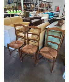 3 CHAISES A ENTRETOISE BOIS PAILLÉ DOSSIER 3 BARREAUX CHANTOURNÉ STYLE RÉGENCE COQUILLE 