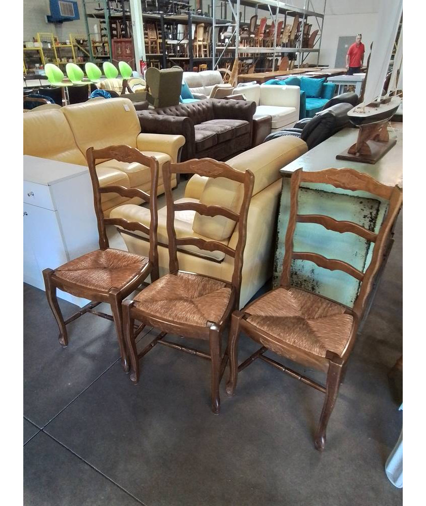 3 CHAISES A ENTRETOISE BOIS PAILLÉ DOSSIER 3 BARREAUX CHANTOURNÉ STYLE RÉGENCE COQUILLE 3 CHAISES A ENTRETOISE BOIS PAILLÉ DOSSIER 3 BARREAUX CHANTOURNÉ STYLE RÉGENCE COQUILLE