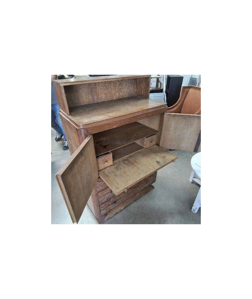 SECRETAIRE