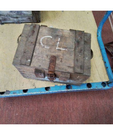 ANCIENNE CAISSE EN BOIS