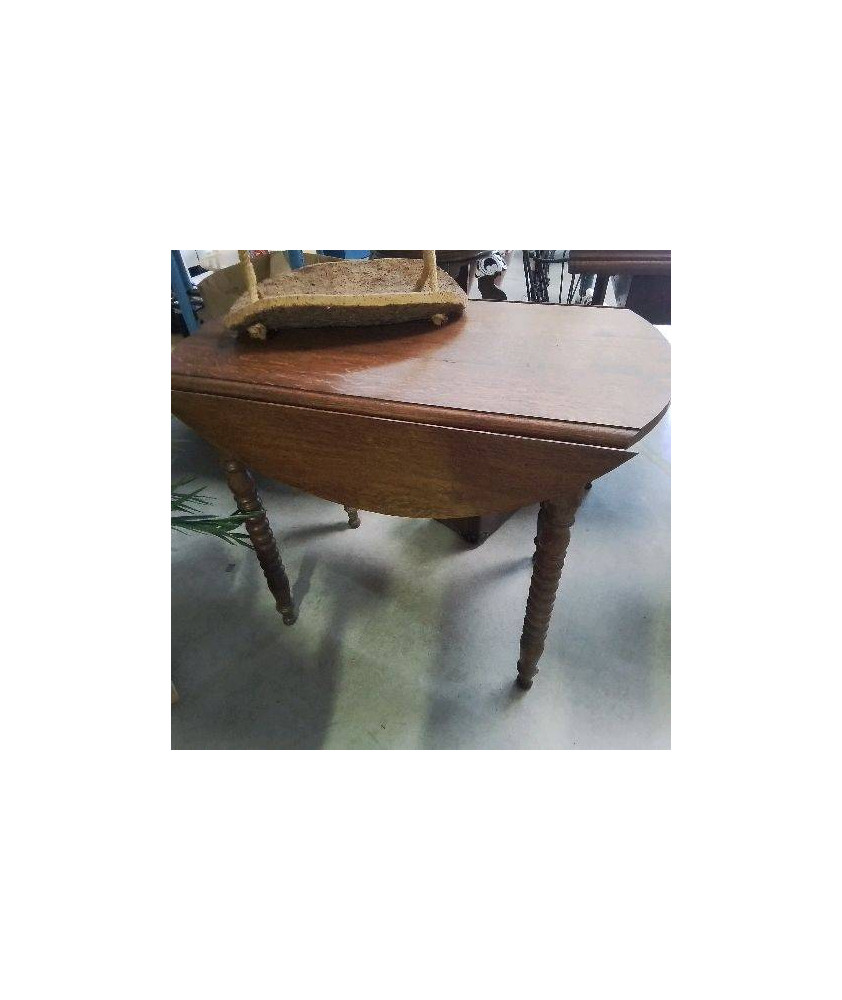 TABLE A VOLETS PIEDS TOURNÉS 
