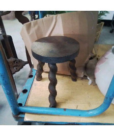 TABOURET TRIPODE