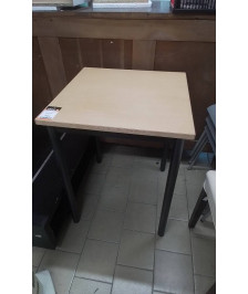 TABLE CARRE