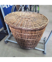 PANIER A LINGE ROTIN