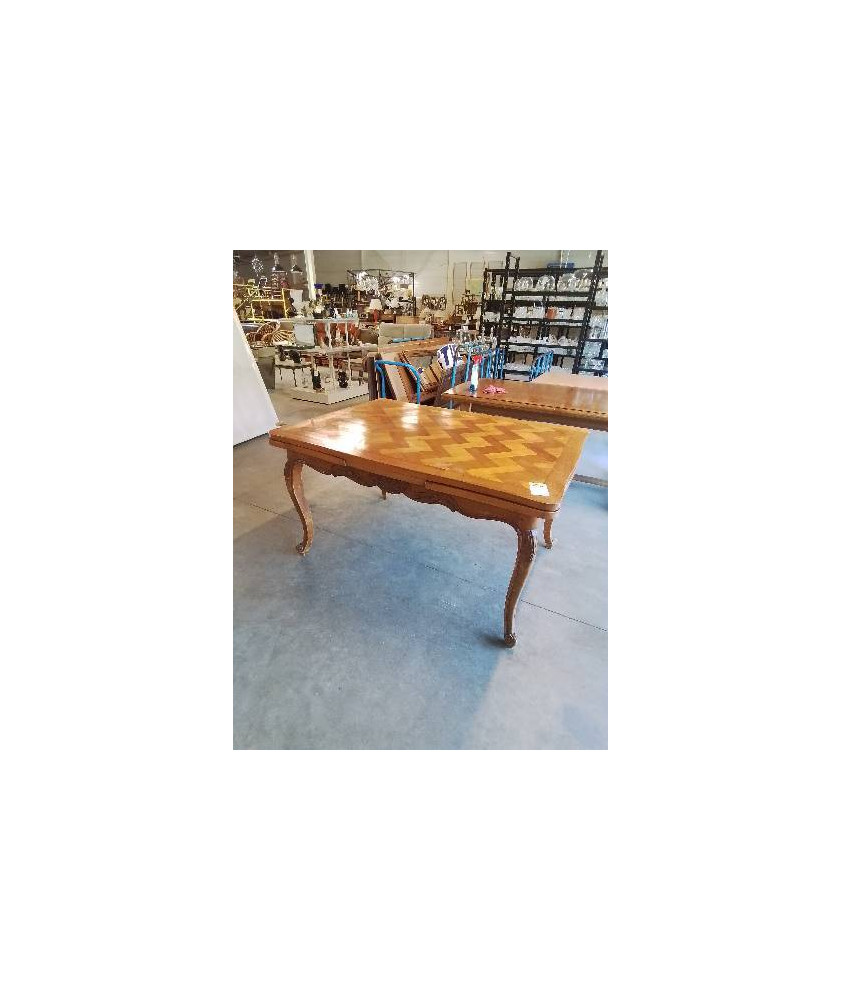 TABLE RECTANGULAIRE A RALLONGES BOIS CLAIR PIEDS CAMBRÉ STYLE RÉGENCE COQUILLE TABLE RECTANGULAIRE A RALLONGES BOIS CLAIR PIEDS CAMBRÉ STYLE RÉGENCE COQUILLE