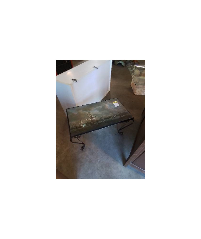 TABLE BASSE RECTANGULAIRE PIÈTEMENT FER FORGÉ PLATEAU VERRE DÉCOR BATEAUX ANNÉES 50