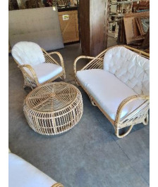 CANAPÉ+2 FAUTEUILS ROTIN ASSISE ET COUSSIN TISSU BLANC+ TABLE BASSE RONDE ROTIN PLATEAU VERRE