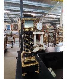PENDULE PORTIQUE BOIS NOIR TORSADÉ A INCRUSTATION DE LAITON FIN XIXE EN L\'ÉTAT