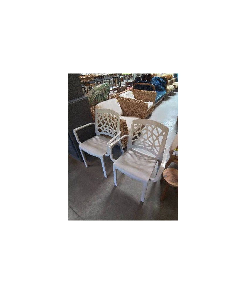 PAIRE DE CHAISES DE JARDIN RÉSINE TAUPE DOSSIER AJOURÉ GROSFILLEX PAIRE DE CHAISES DE JARDIN RÉSINE TAUPE DOSSIER AJOURÉ GROSFILLEX
