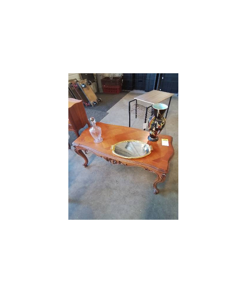TABLE BASSE RECTANGULAIRE CHANTOURNÉ BOIS CLAIR STYLE RÉGENCE COQUILLE 