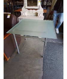 TABLE CARRÉ PIÈTEMENT MÉTAL GRIS PLATEAU VERRE