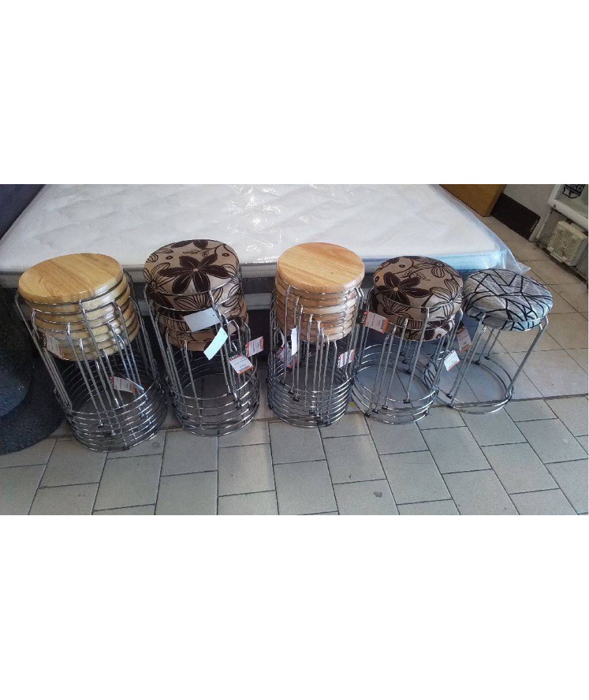 TABOURET EMPILABLE