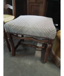 TABOURET STYLE LOUIS XIV RECTANGULAIRE A ENTRETOISE  TISSU TAUPE 