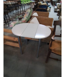 TABLE A ABATTANTS BOIS BLANC PIÈTEMENT METAL CHROMÉ 