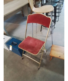 CHAISE DE SPECTACLE PLIANTE METAL DORÉ ASSISE ET DOSSIER VELOURS GRENAT ANNÉES 70