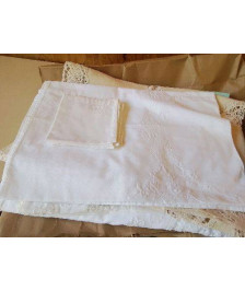 ENSEMBLE DE NAPPE ET SERVIETTES BLANCES BRODÉES 