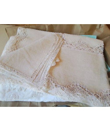 ENSEMBLE DE NAPPE ET SERVIETTES BLANCES BRODÉES 