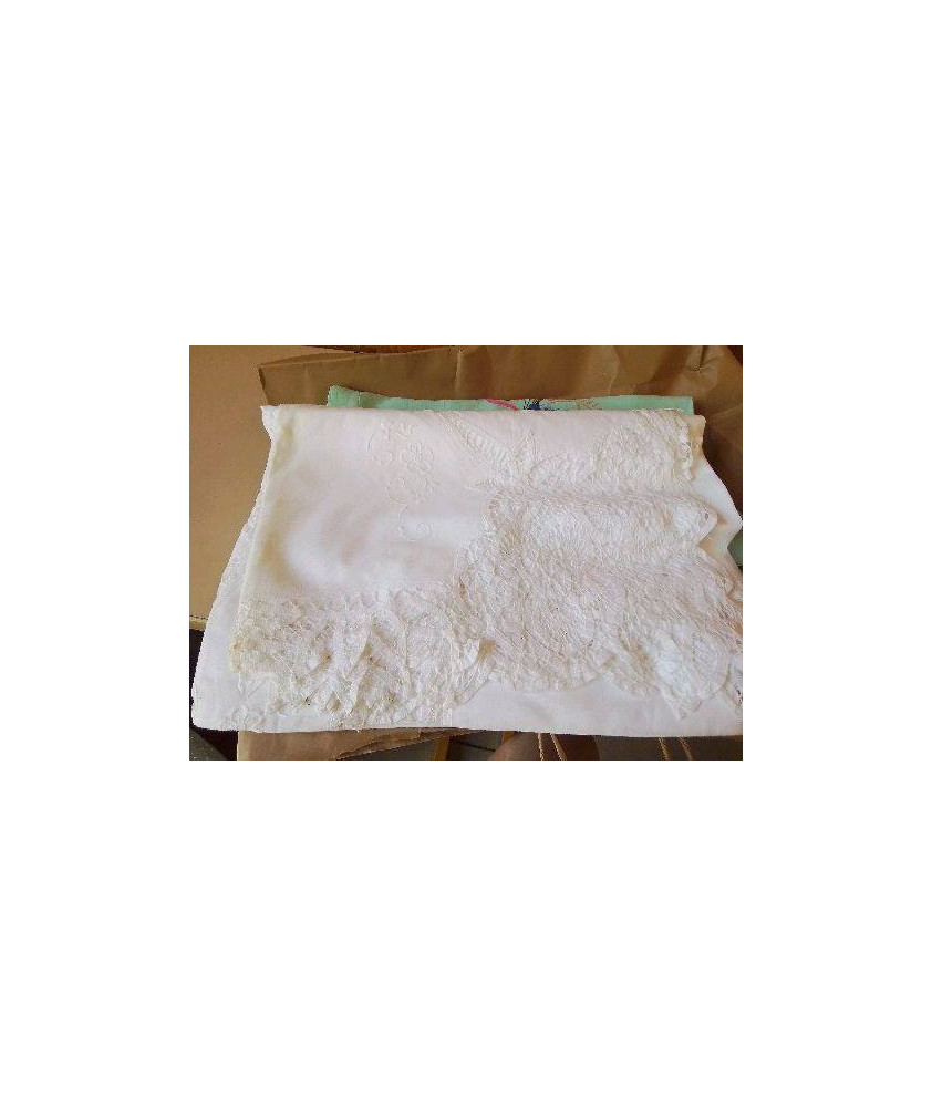 GRANDE NAPPE BRODÉ BLANCHE 