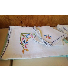 ENSEMBLE DE NAPPE AVEC SERVIETTES BRODÉES 