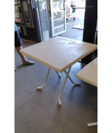 TABLE DE JARDIN CARREE PLIANTE - EN L’ETAT