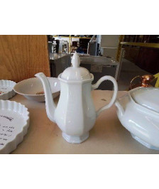 THÉIÈRE EN PORCELAINE BLANCHE
