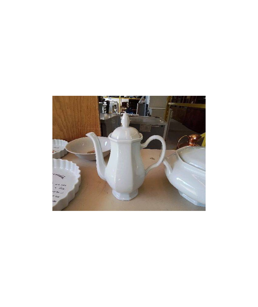 THÉIÈRE EN PORCELAINE BLANCHE