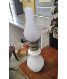 LAMPE A PETROLE 