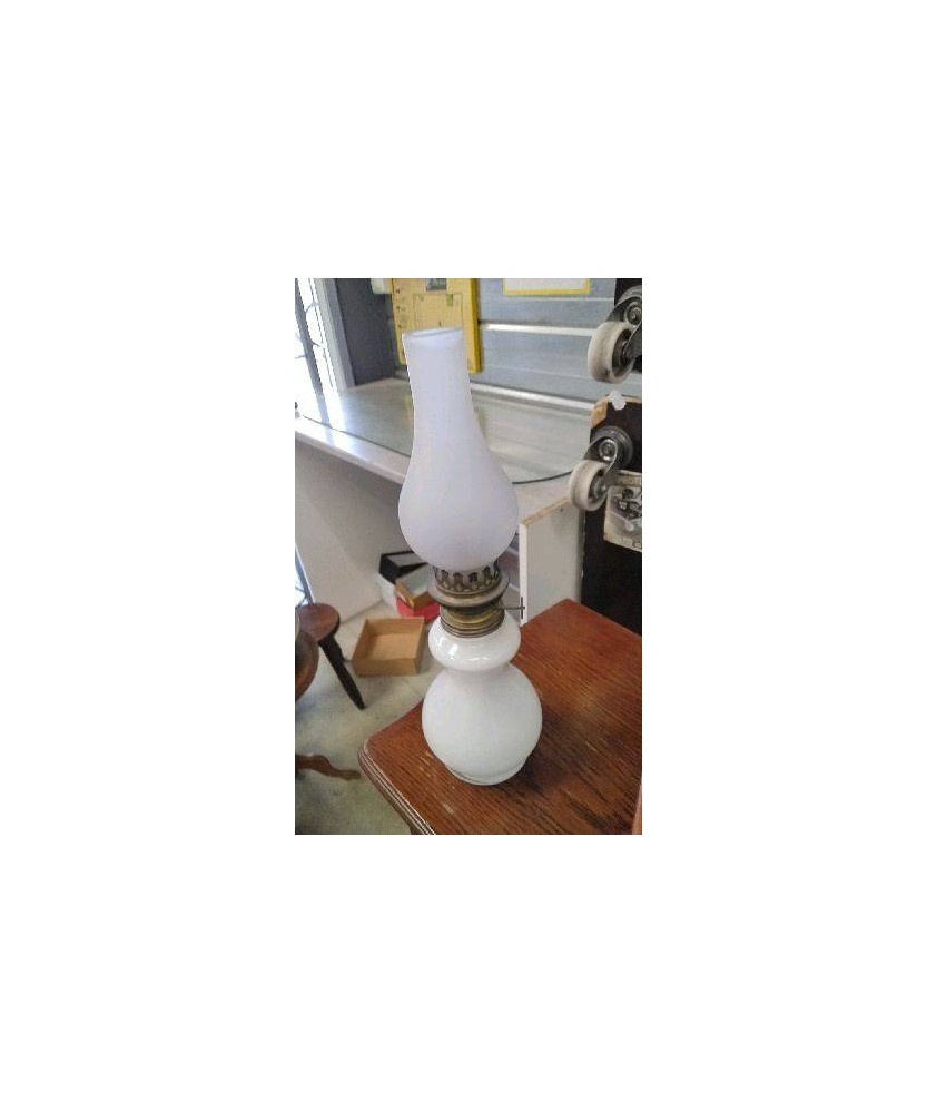 LAMPE A PETROLE 