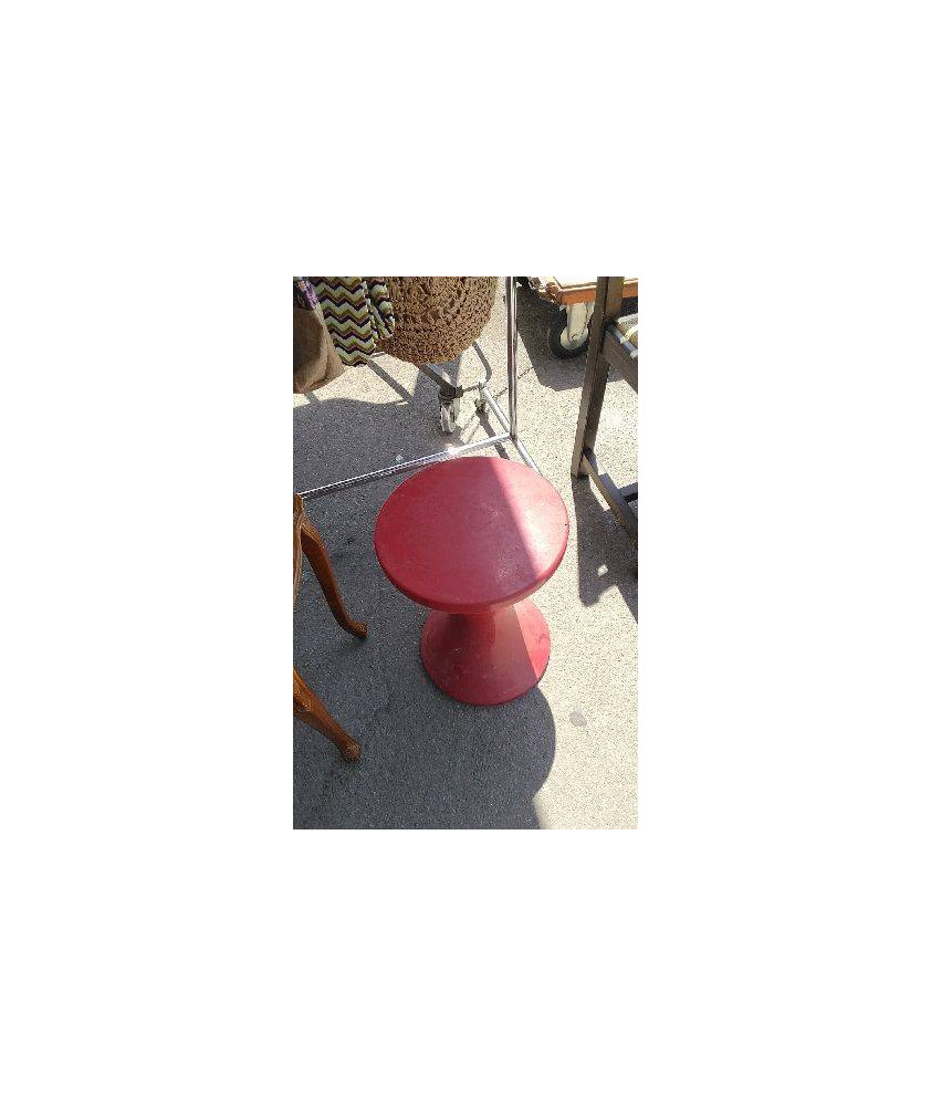 TABOURET ROUGE EN L’ETAT